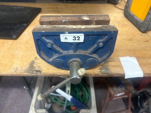 RECORD 57 Bench vise - 7in