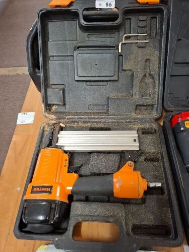 WARRIOR finishing nail gun with nails