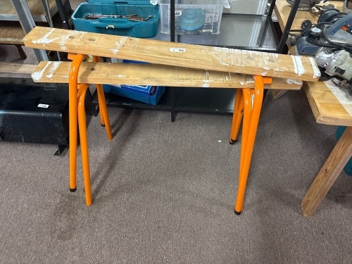Foldable saw horses