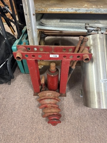 Hydraulic pipe bender