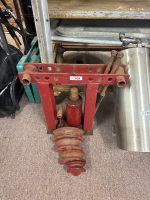 Hydraulic pipe bender