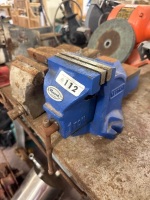 2x 4in bench vices - 3