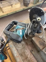 Makita HR3200C hammer drill