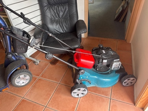 Makita 500E 140cc mower - as new