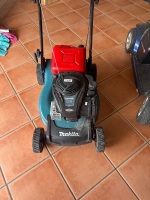 Makita 500E 140cc mower - as new - 2