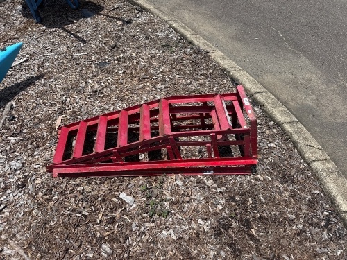 Pair of vehicle ramps