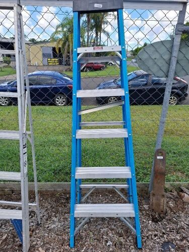 Fibreglass and aluminium step ladder