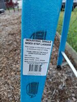 Fibreglass and aluminium step ladder - 2