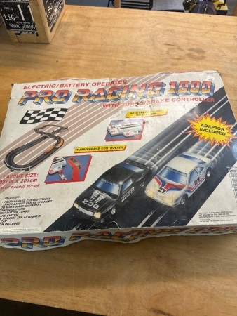 Vintage Pro Racing 100 Game IOB