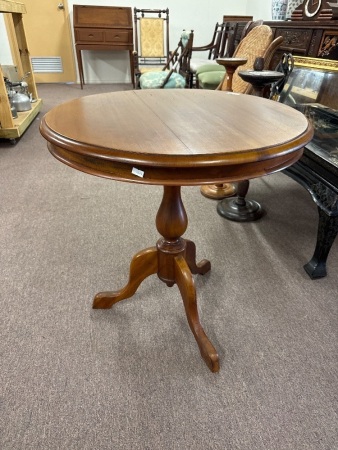 Round Wooden Cedar Table&nbsp;