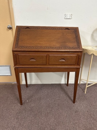 Vintage Wooden with Carved Detailing Slope Desk&nbsp;&nbsp;