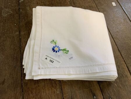 Set of 6 linen embroidered napkins