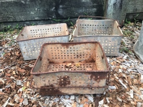 3 Metal Fruit Dipping Baskets