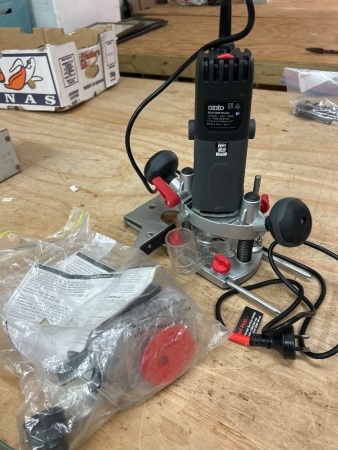 Ozito ROU-5000 Router - as new