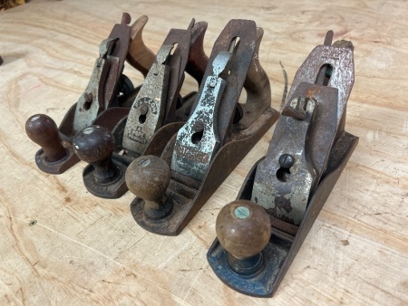 4x Vintage 2in Wood Planes - Record No4, Bailey No4, Falcon, and unmarked)