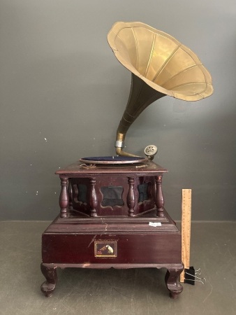His Masters Voice Antique Gramophone