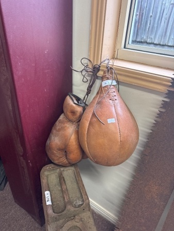 Vintage Leather Boxing Gloves with Speed Ball