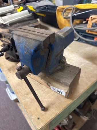 Record 4 inch Bench Vice