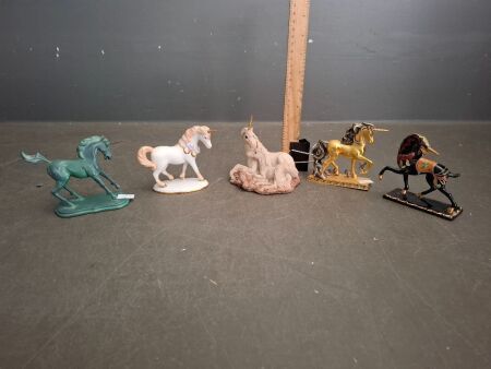 5x Unicorn Figurines