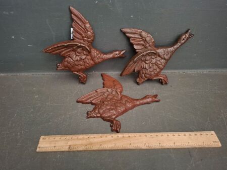 3x Cast Iron Flying Wall Hanging Birds