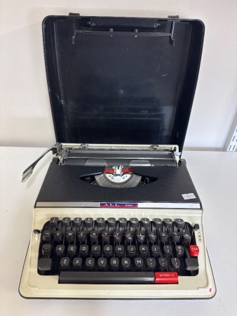 ALL 550 Portable Typewriter
