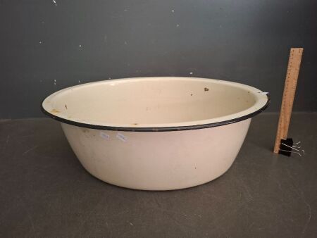 Large Cream Enamel Tub