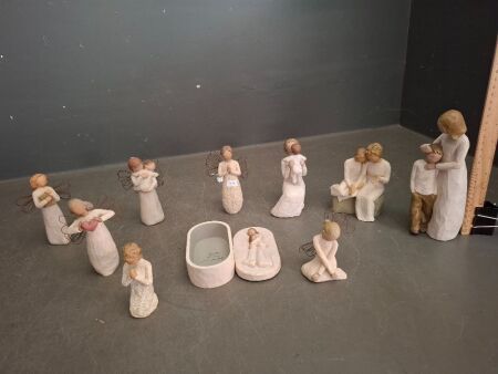 Large Lot of Willow Tree Figurines&nbsp;