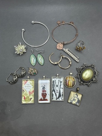 Large Lot of Costume Jewellery&nbsp;