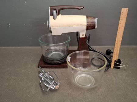 Vintage Bakelite Sunbeam Mixer - In Working Condition