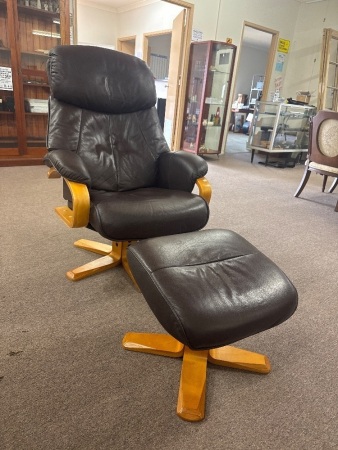 Classic Scandinavian Design Recliner Chair on Bentwood Base w. Ottoman