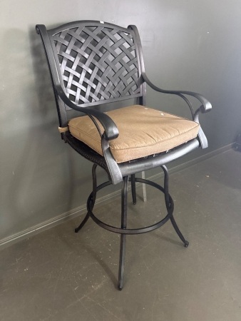 Metal Outdoor Swivel Patio Bar Stool Chair