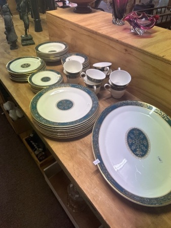 Royal Doulton Carlyle Dinner Set - For 8 Includes Large Platter - Fine Bone China Made in England