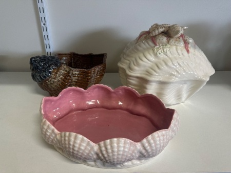 3x Vintage Shell Bowls - 1x with Lid