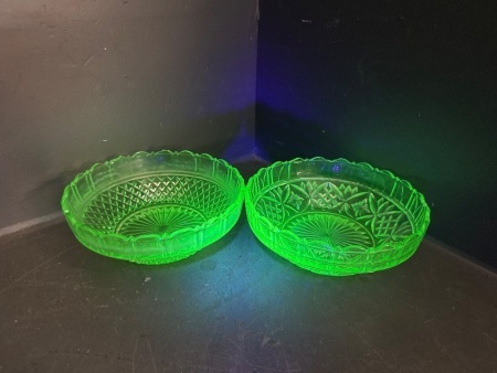 2x Uranium Glass Dishes