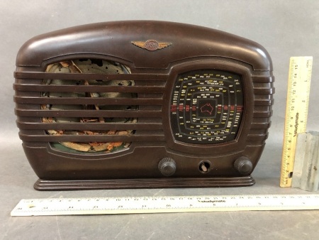 Vintage Bakelite Tasma Transistor Radio - As Is
