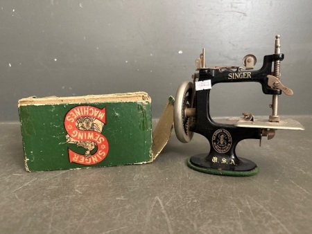 Vintage Miniature Singer Sewing Machine - In Original Box&nbsp;