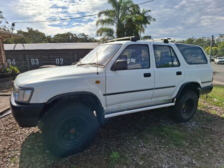 White 1991 Toyota 4runner RV6 3.0 V6 Station Wagon - Odometer indicating&nbsp; 281317km - VIN JT711VND007002917 - Engine 3VZ0383993 - New Starter Motor and Power Steering Pump - brakes need work - holds rust advise inspection - significant rust in drivers side