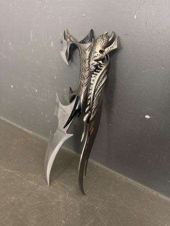 2 Fantasy Knives - Incs Dragon Axe Knife Dagger & Stainless Steel Alien Handle Knife