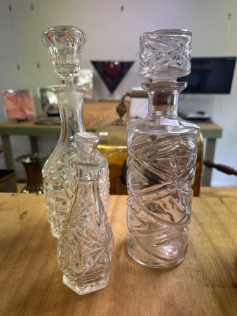 2x Mid Century Art Deco Glass Decanters & Oil Pourer