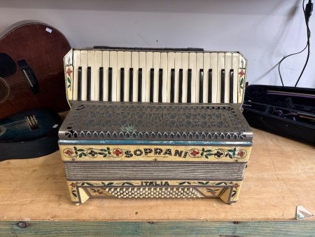 Vintage Soprani Accordion