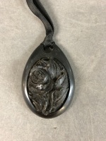 Large Victorian Tear Shaped Carved Whitby Jet Mourning Pendant on Black Ribbon - 6