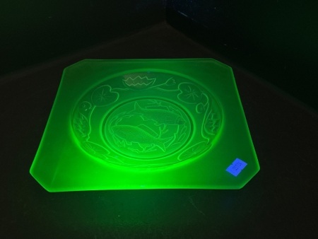Uranium Glass Fish in Pond Art Deco Dish