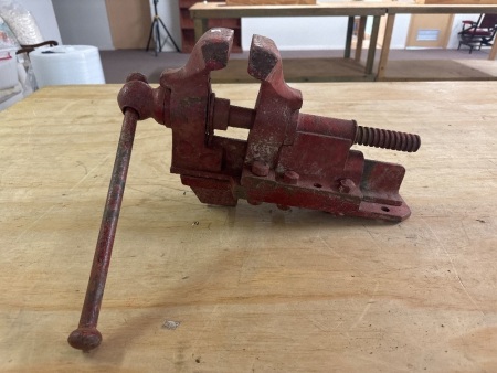Heavy Duty Bench Mount Vice - 4 1/2in