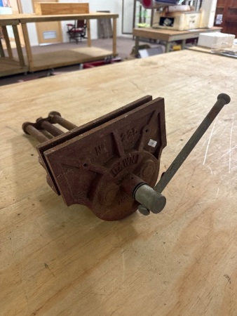 Dawn No.225 Under Bench Woodworking Vice - 8 3/4in