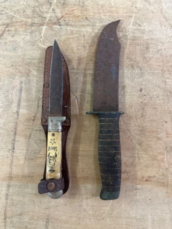 2x Carbon Steel Blade Knives
