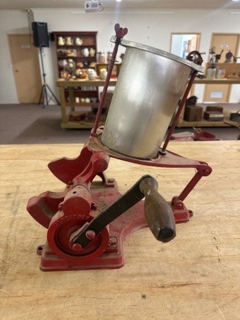 Kangaroo Minute Butter Churn H.H Hinds Sydney