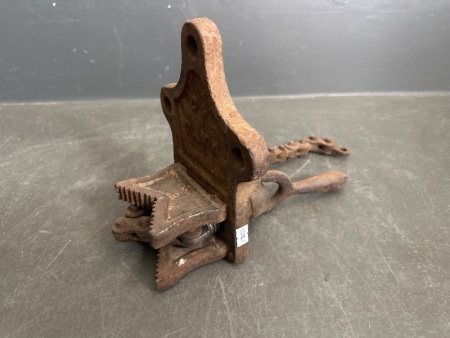 Vintage DAWN Pipe Vise - Bench Mount