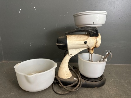 Vintage Sunbeam Mixmaster with Glass Bowl