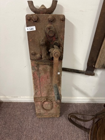 Antique Ratchet Wagon Jack