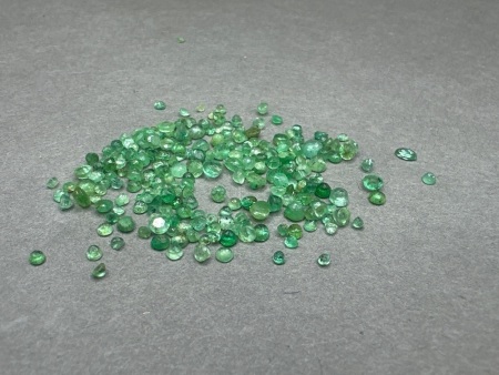 9 Carats Emerald Gemstones